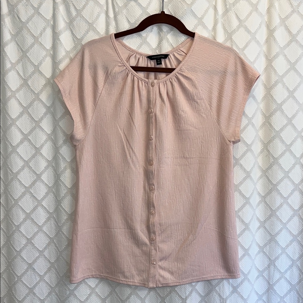 Banana Republic Light Pink Cap Sleeve Button Up shirt, size M, great condition!